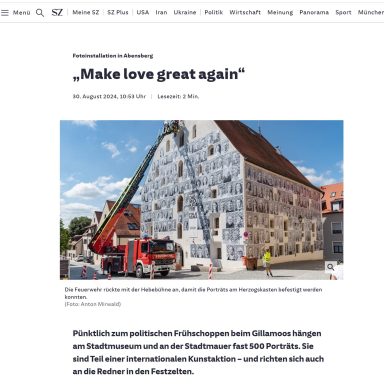 Bild der Fassade des Herzogskasten mit Porträts zur InsideOut Installation