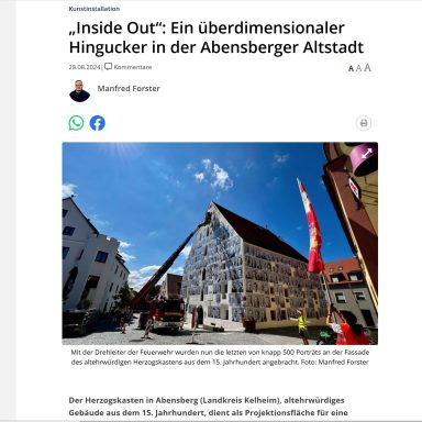 Bild der Fassade des Herzogskasten mit Porträts der Insideout Installation